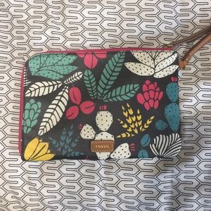 NWT Fossil clutch with wrist strap